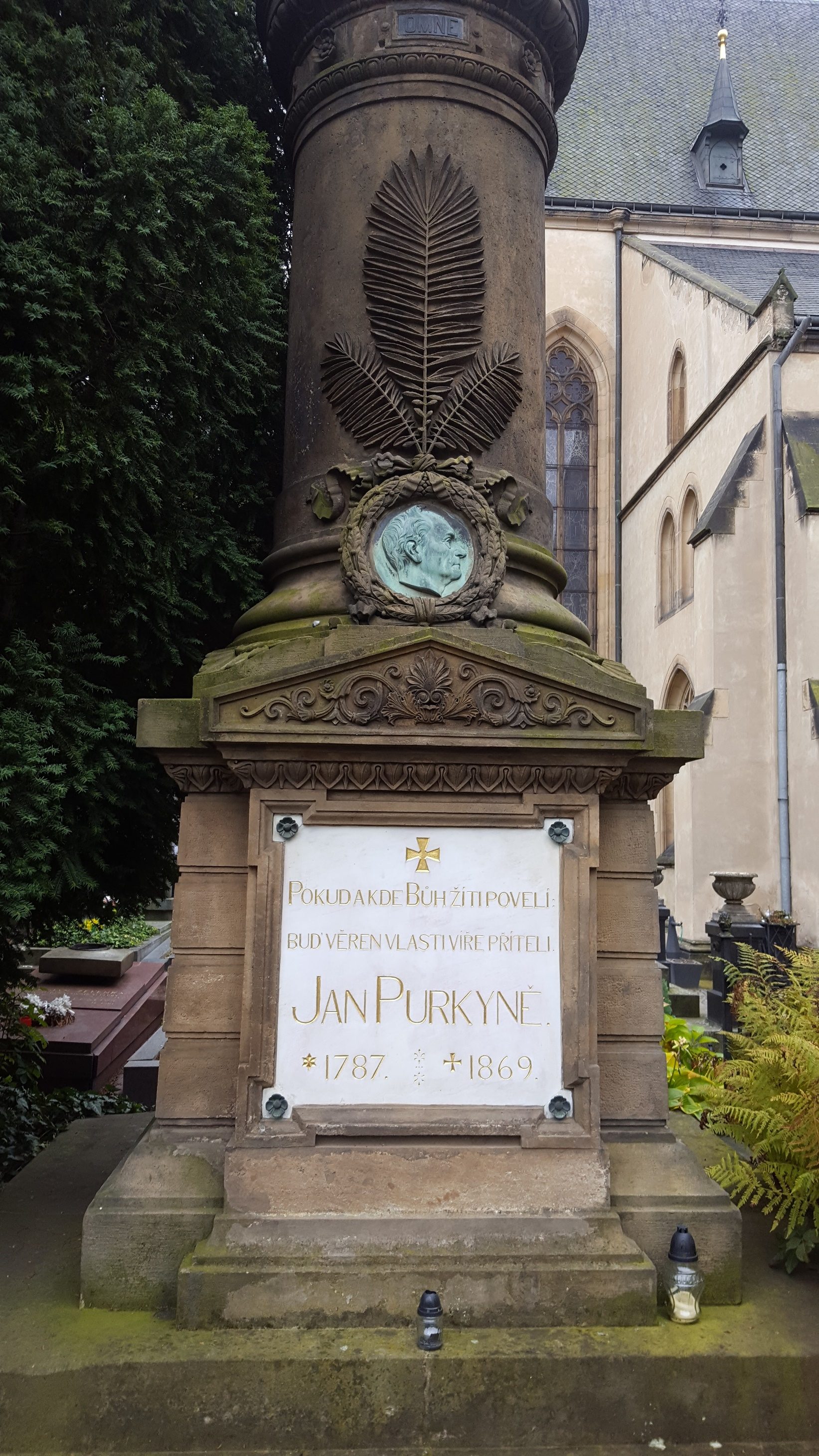 Jan Evangelista Purkyne's tomb, Prague (by Michele Riva).jpg